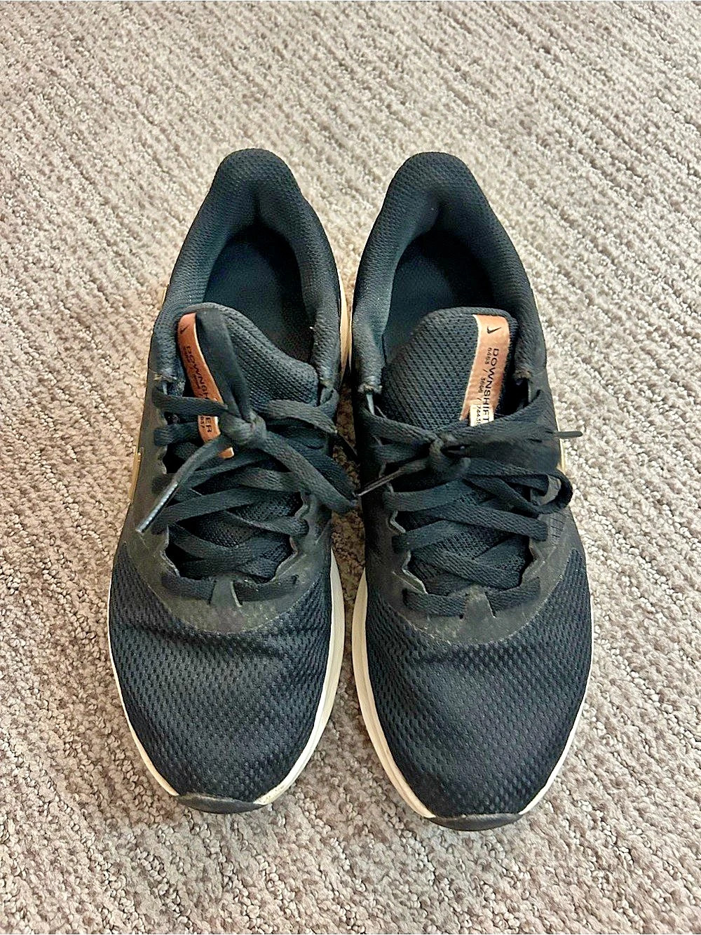 Nike Downshifter 12 Women's Athletic Shoes Black & Gold US 6.5